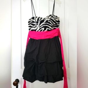 Short tie in the back dress